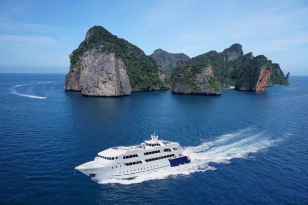 Phi Phi Island Tour (Big Boat) + Economy Seat + Lunch + Shared Transfer