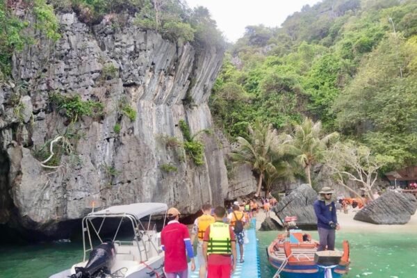Angthong National Marine Park by Speed Boat
